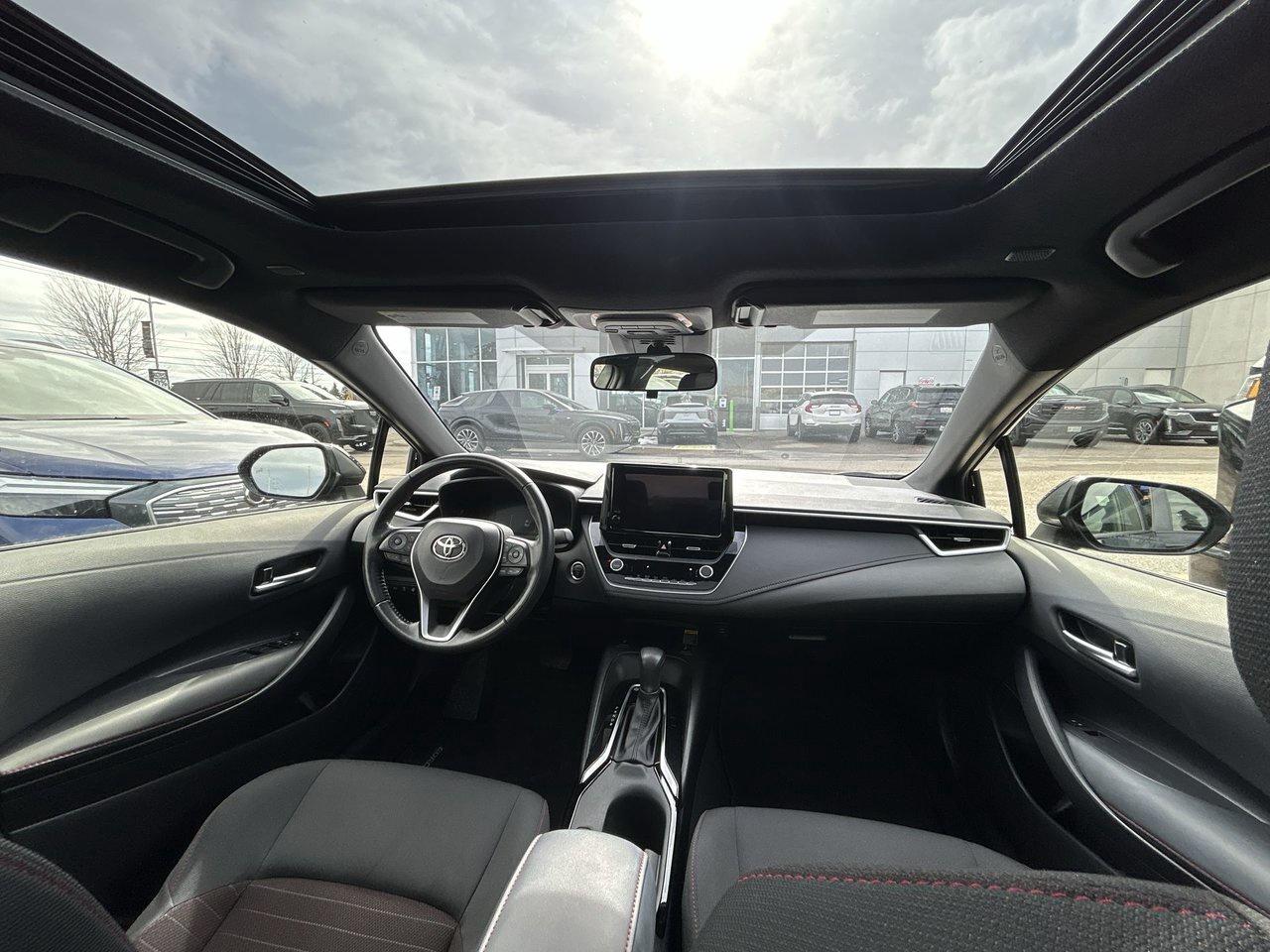 2024 Toyota Corolla Hybrid SE 17,000kms AWD Winter Tires Sunroof Photo