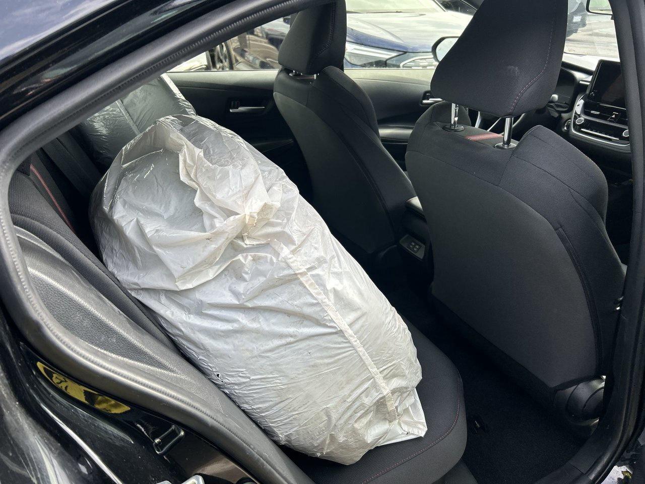 2024 Toyota Corolla Hybrid SE 17,000kms AWD Winter Tires Sunroof Photo