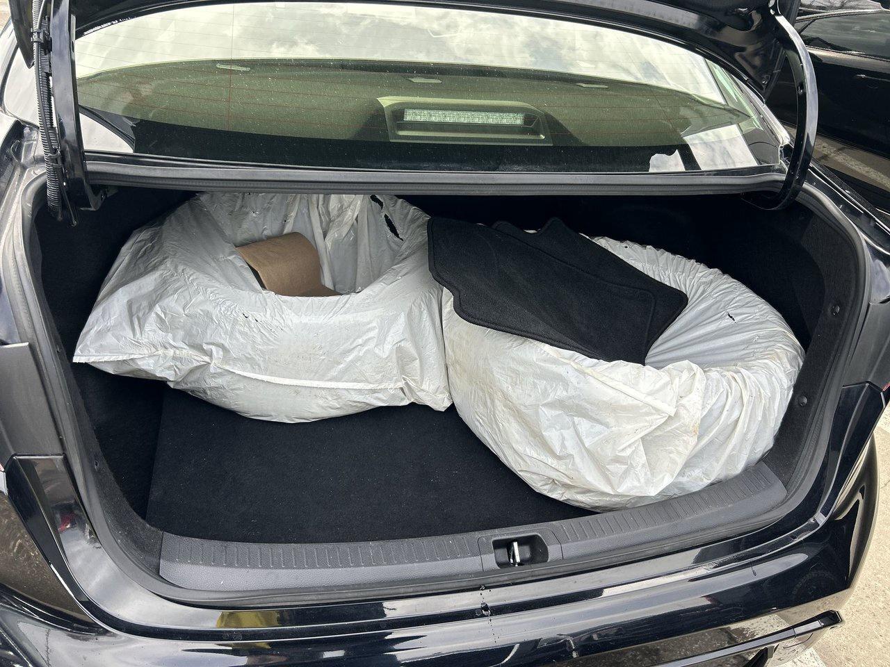 2024 Toyota Corolla Hybrid SE 17,000kms AWD Winter Tires Sunroof Photo