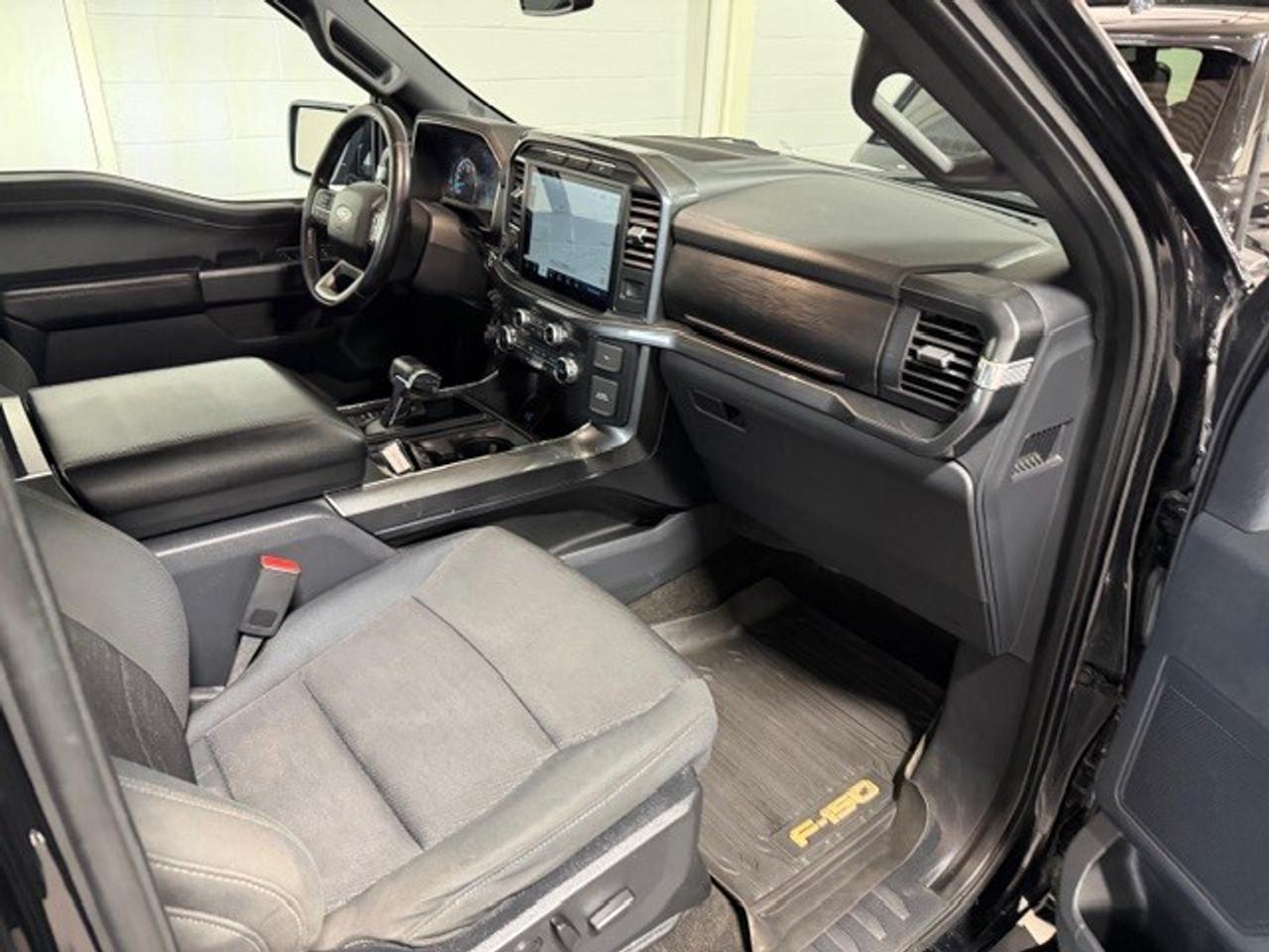 2022 Ford F-150 XLT SPORT 2.7 EcoBoost Navigation Supercrew Photo