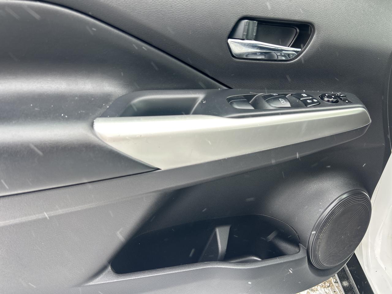 2019 Nissan Kicks SR, Bluetooth, Back Up Cam, Newly Reman CVT Photo