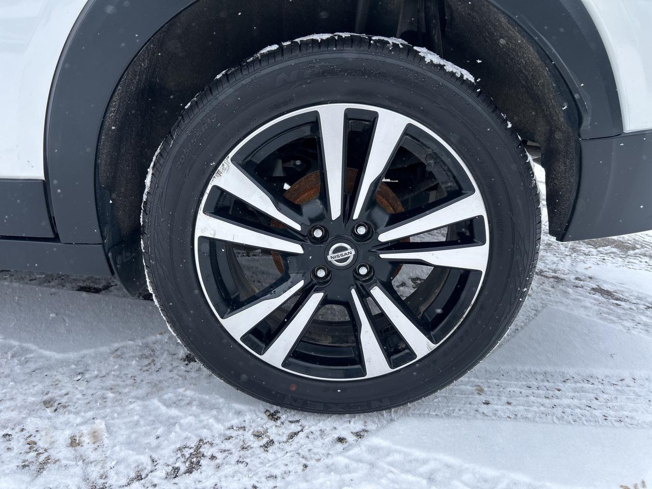 2019 Nissan Kicks SR, Bluetooth, Back Up Cam, Newly Reman CVT Photo