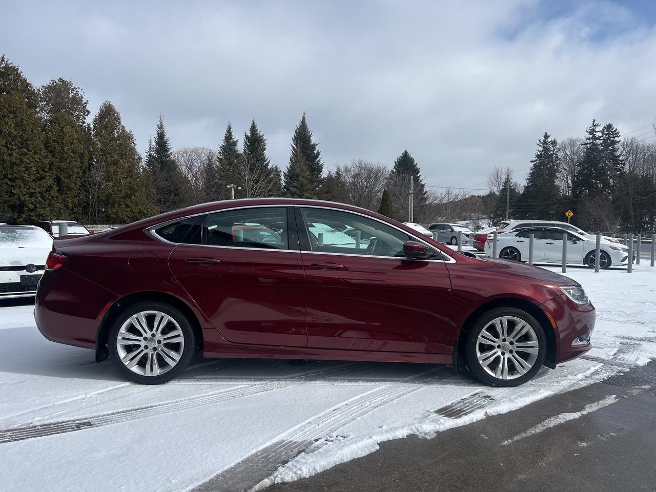 2016 Chrysler 200 Limited, LOW KM, 2 Sets of Tires, Bluetooth Photo