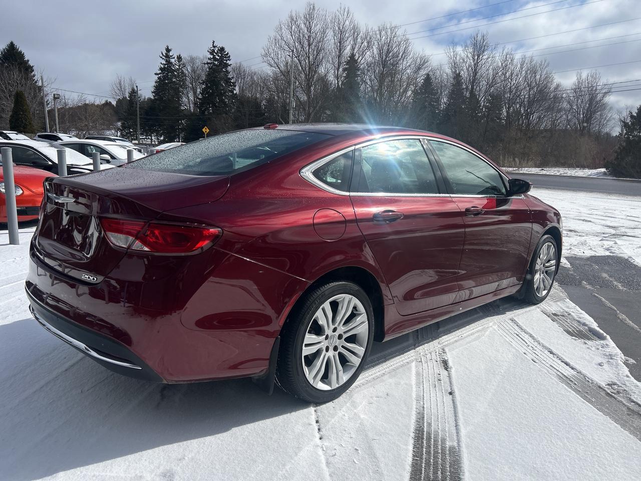 2016 Chrysler 200 Limited, LOW KM, 2 Sets of Tires, Bluetooth Photo4