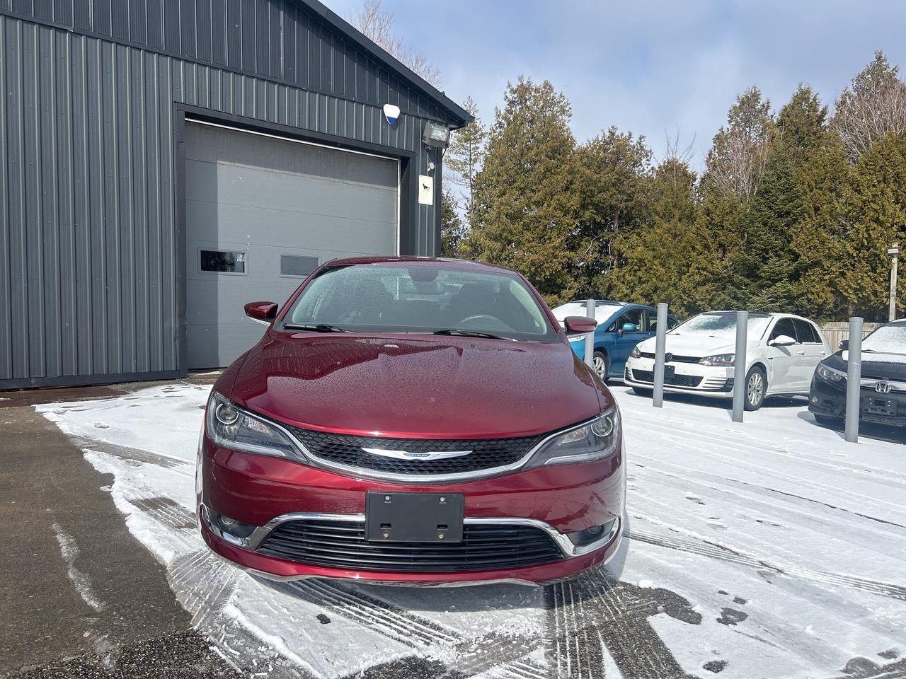 2016 Chrysler 200 Limited, LOW KM, 2 Sets of Tires, Bluetooth Photo