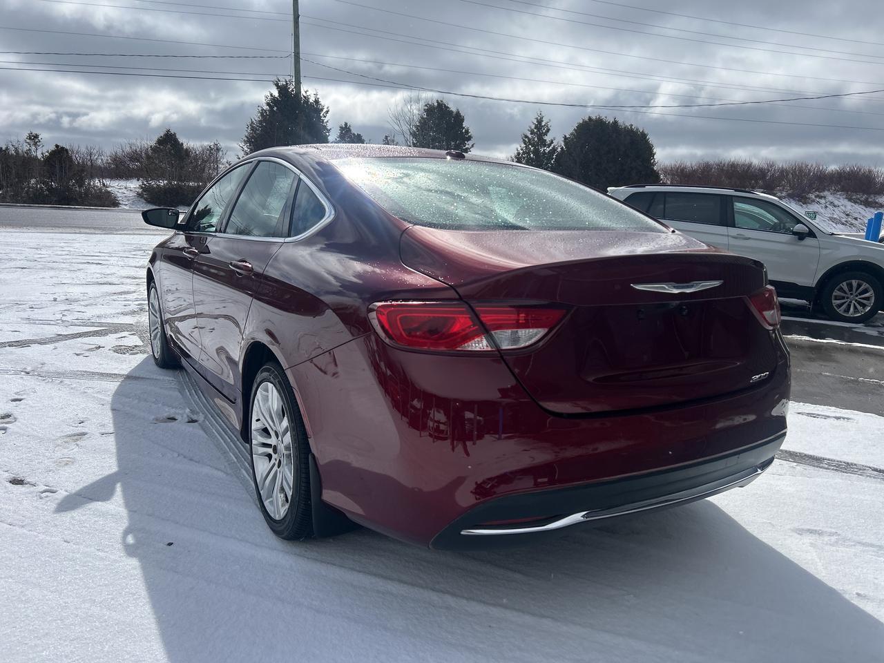 2016 Chrysler 200 Limited, LOW KM, 2 Sets of Tires, Bluetooth Photo