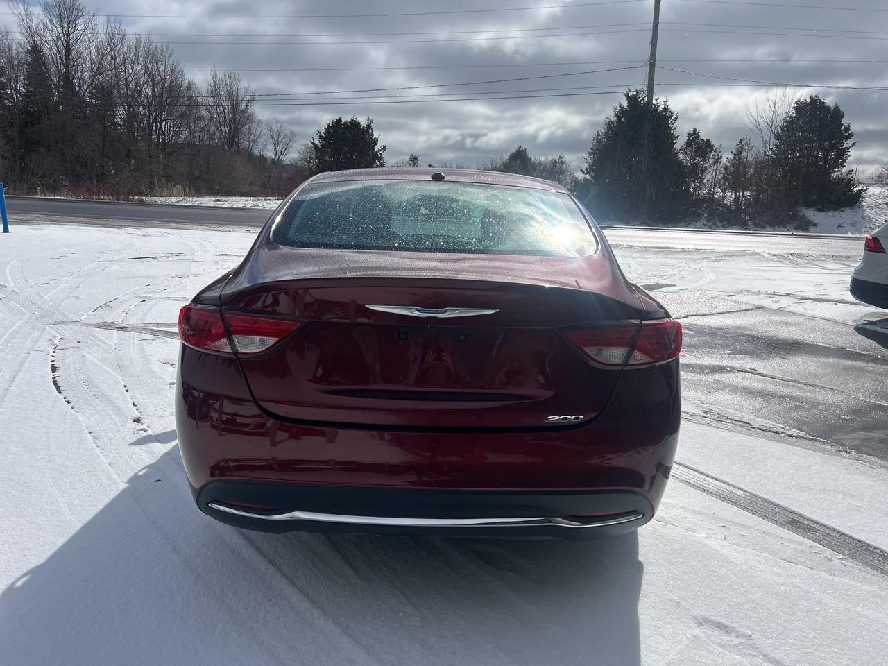2016 Chrysler 200 Limited, LOW KM, 2 Sets of Tires, Bluetooth Photo