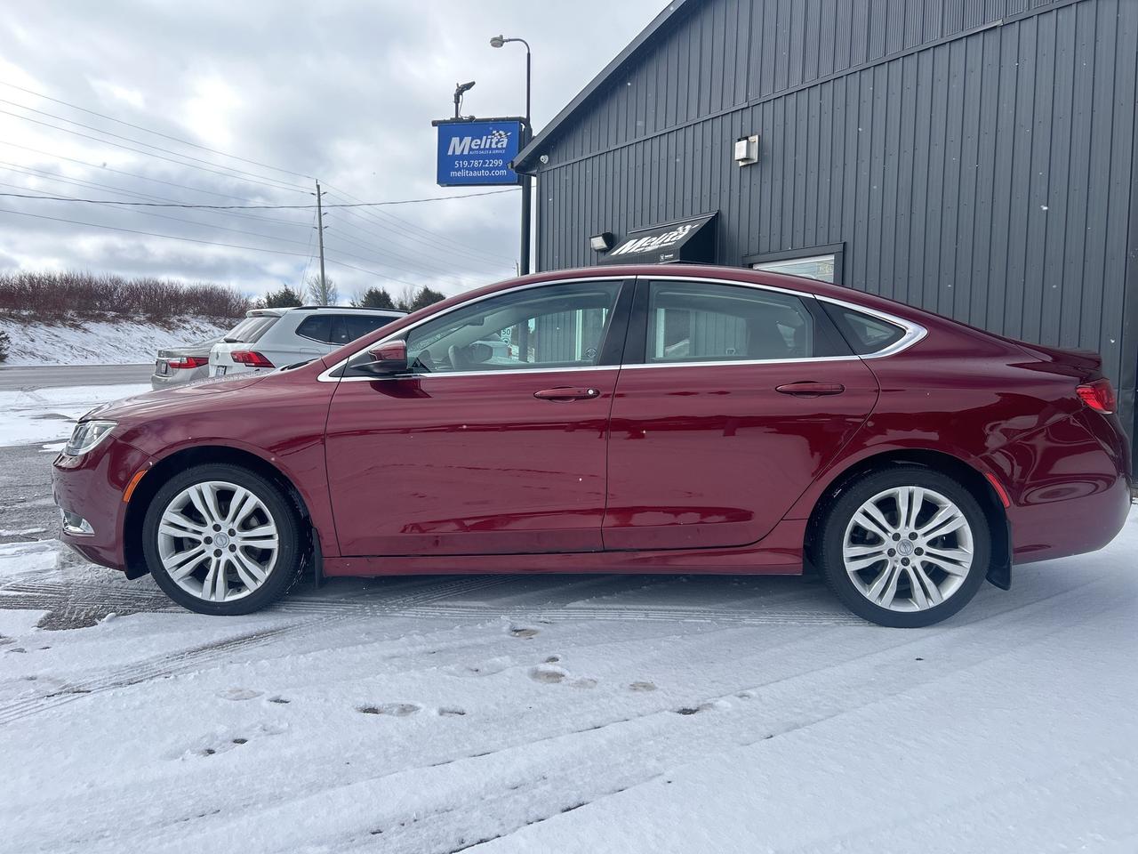 2016 Chrysler 200 Limited, LOW KM, 2 Sets of Tires, Bluetooth Photo