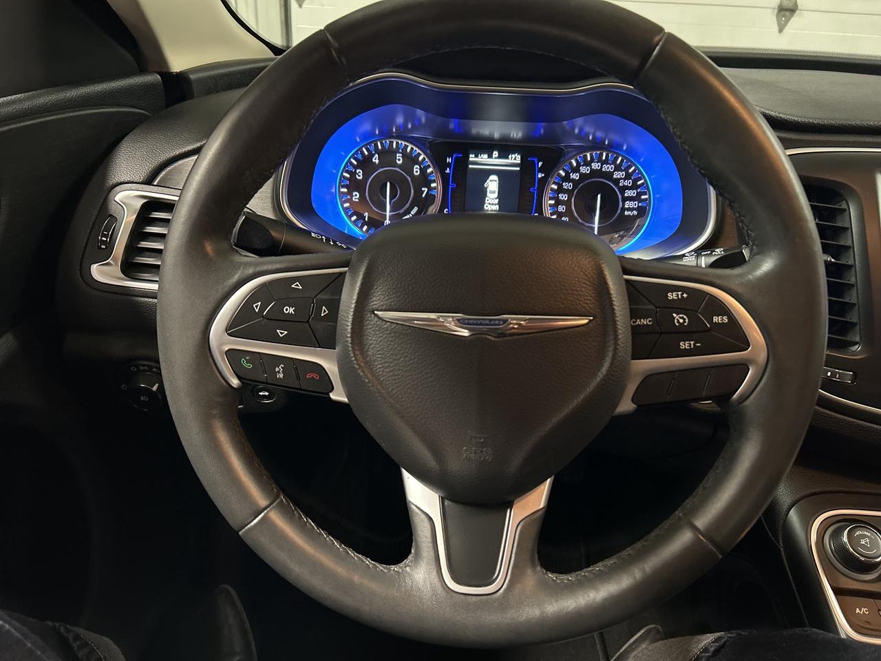 2016 Chrysler 200 Limited, LOW KM, 2 Sets of Tires, Bluetooth Photo