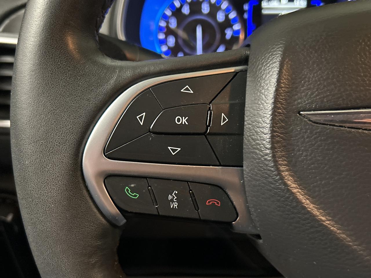 2016 Chrysler 200 Limited, LOW KM, 2 Sets of Tires, Bluetooth Photo