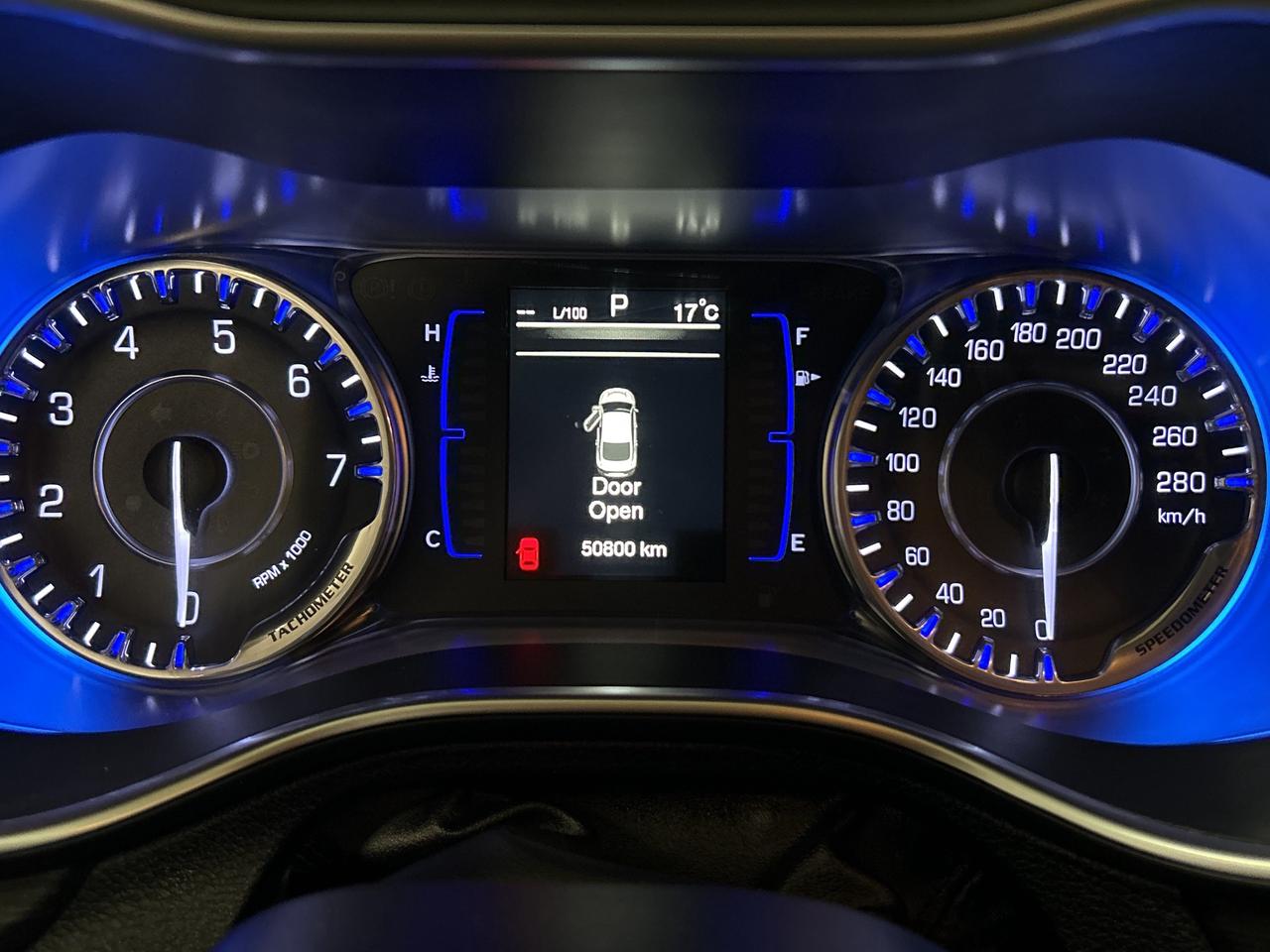 2016 Chrysler 200 Limited, LOW KM, 2 Sets of Tires, Bluetooth Photo