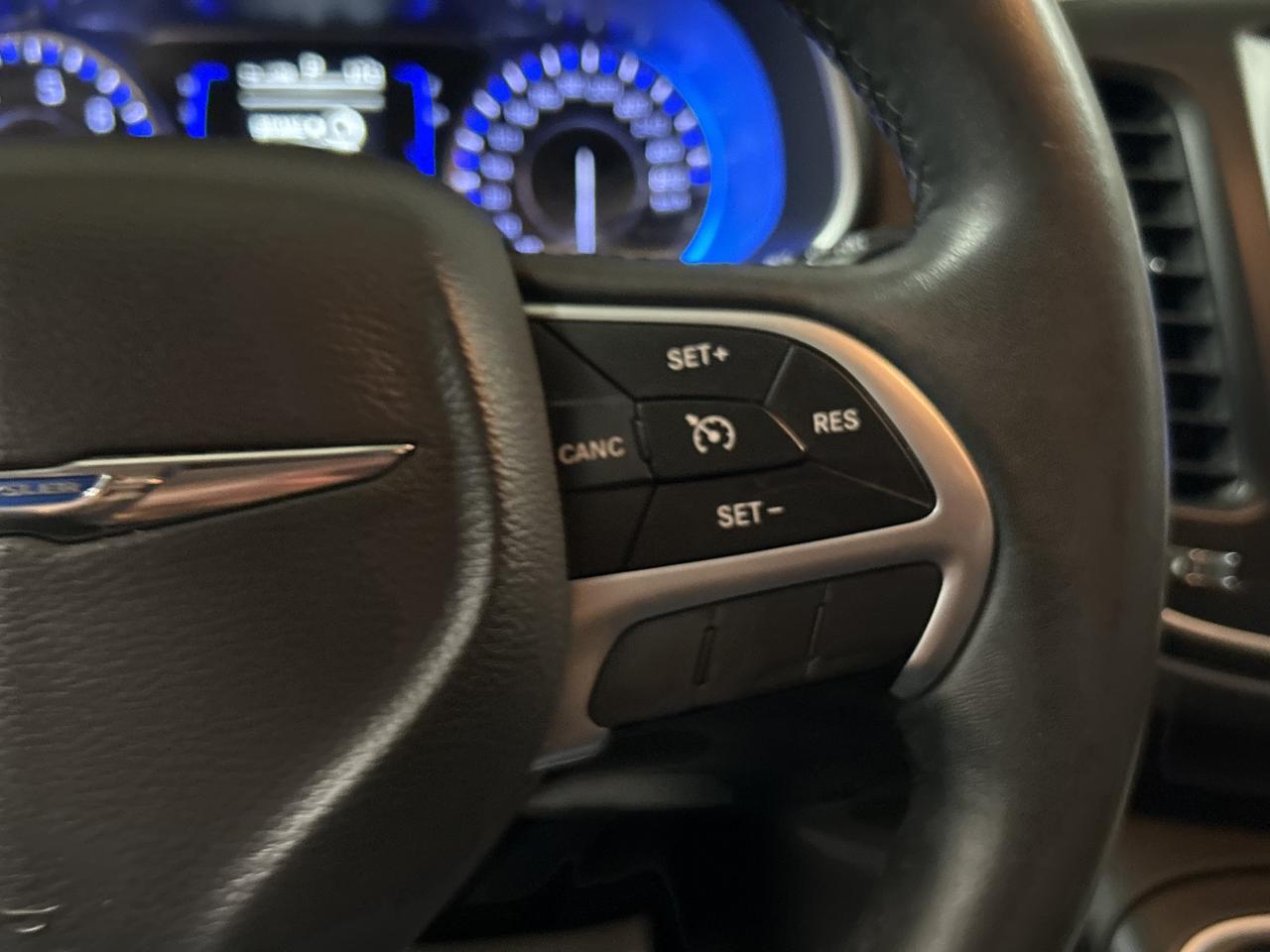 2016 Chrysler 200 Limited, LOW KM, 2 Sets of Tires, Bluetooth Photo