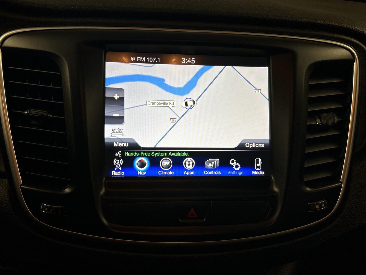 2016 Chrysler 200 Limited, LOW KM, 2 Sets of Tires, Bluetooth Photo