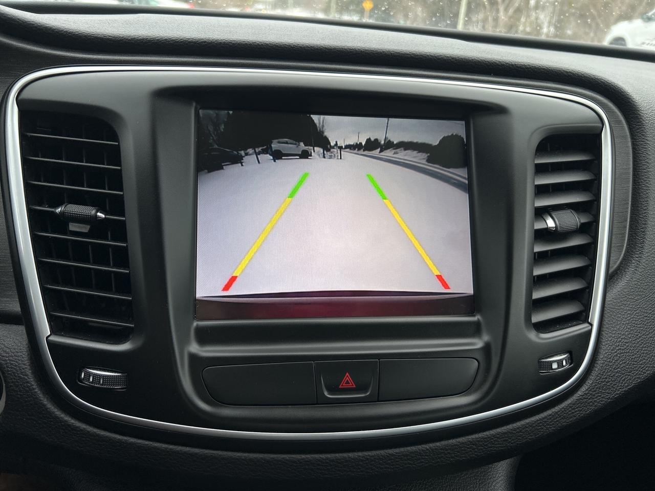 2016 Chrysler 200 Limited, LOW KM, 2 Sets of Tires, Bluetooth Photo