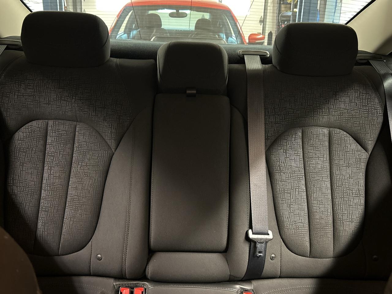 2016 Chrysler 200 Limited, LOW KM, 2 Sets of Tires, Bluetooth Photo