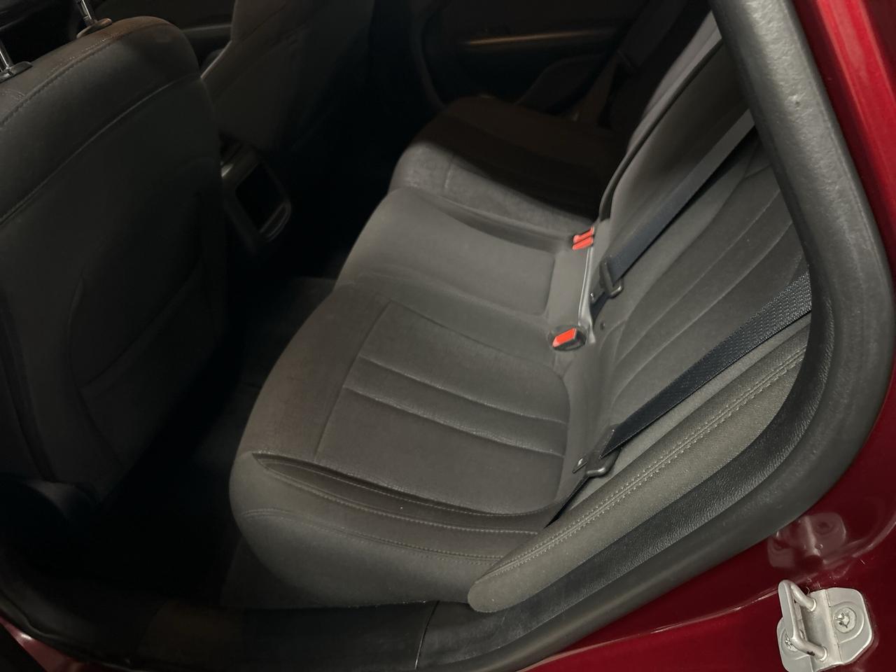 2016 Chrysler 200 Limited, LOW KM, 2 Sets of Tires, Bluetooth Photo