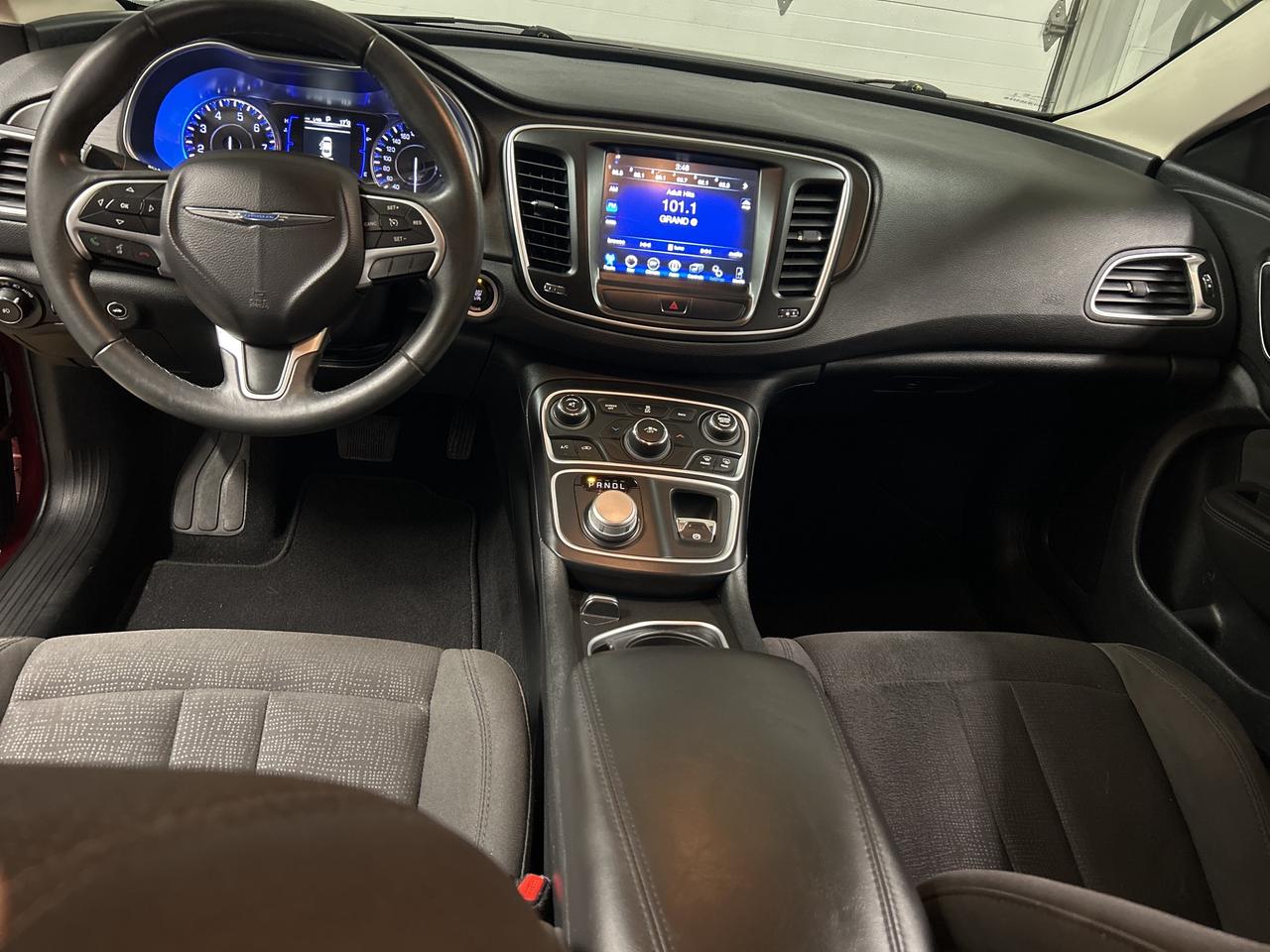 2016 Chrysler 200 Limited, LOW KM, 2 Sets of Tires, Bluetooth Photo