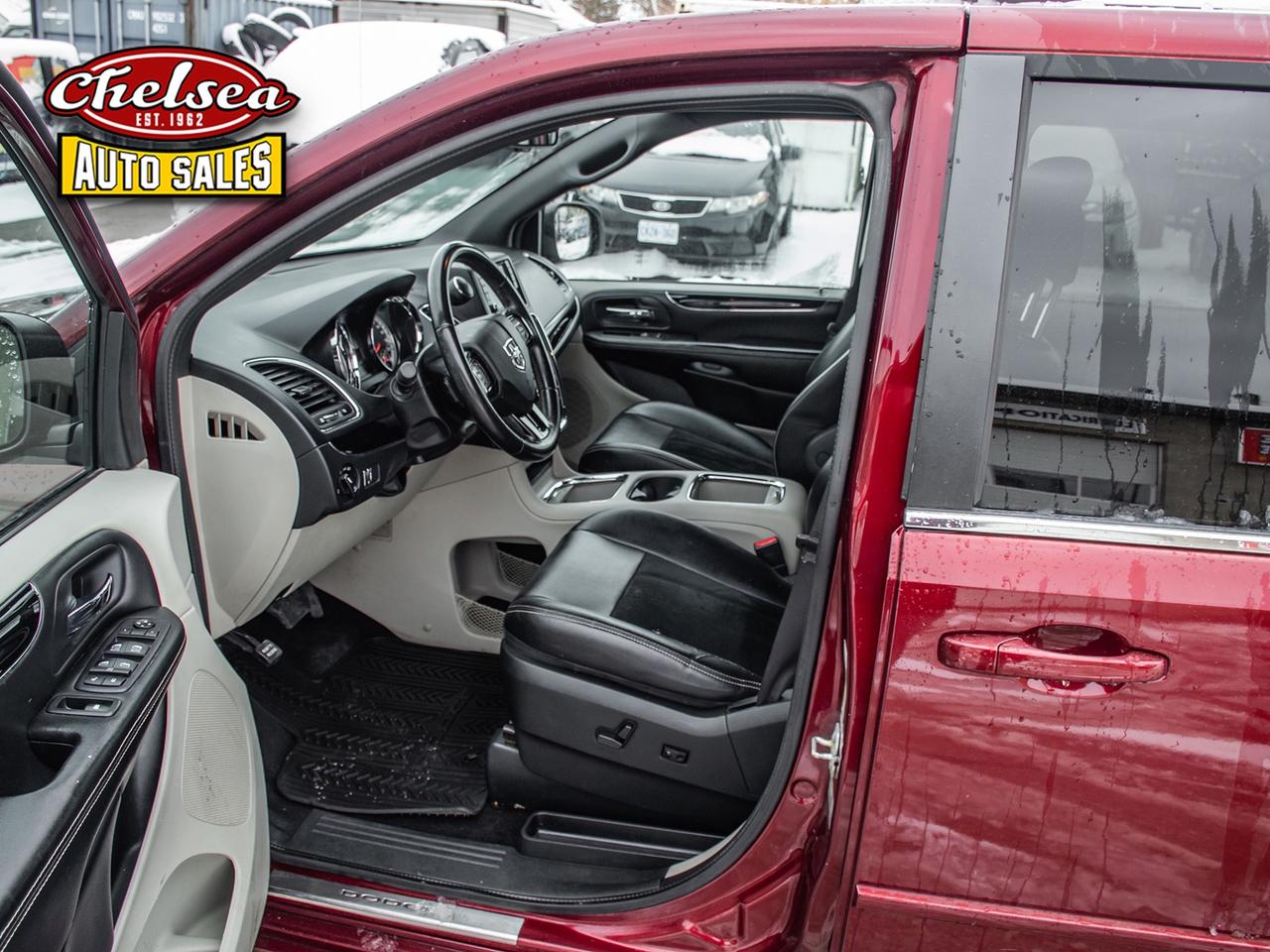 2016 Dodge Grand Caravan SXT Premium Plus Photo