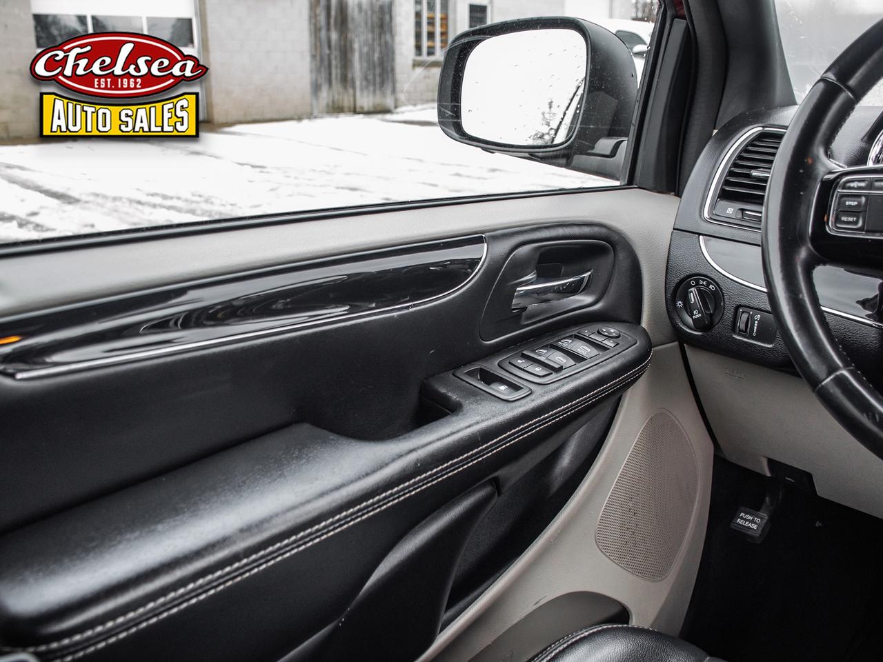 2016 Dodge Grand Caravan SXT Premium Plus Photo