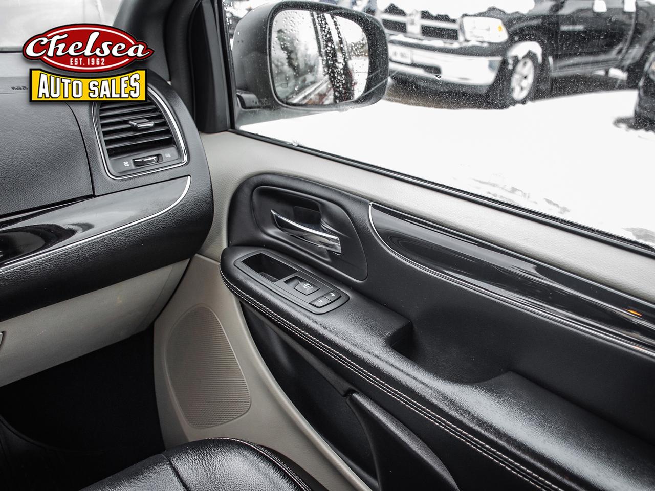 2016 Dodge Grand Caravan SXT Premium Plus Photo