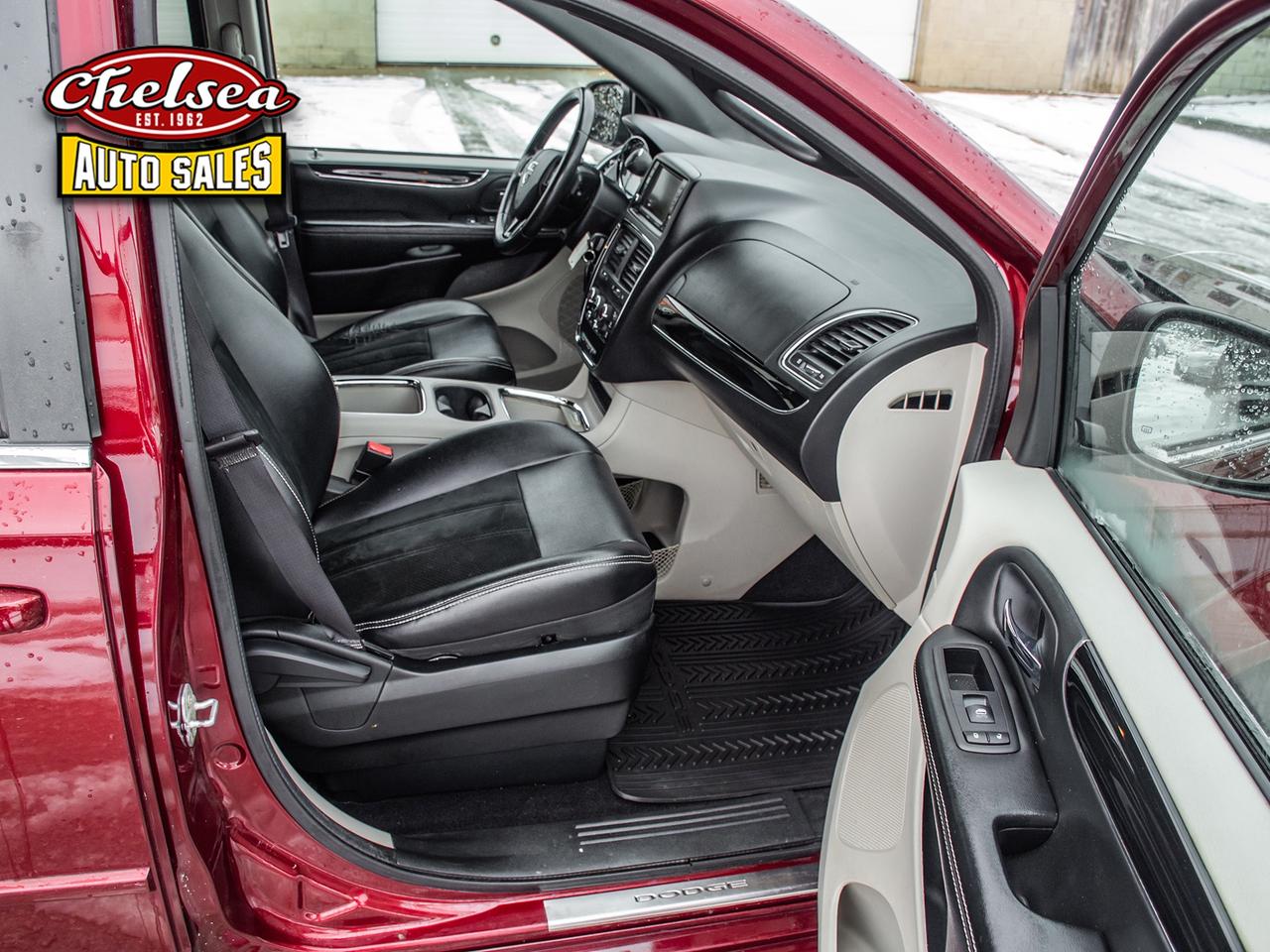 2016 Dodge Grand Caravan SXT Premium Plus Photo