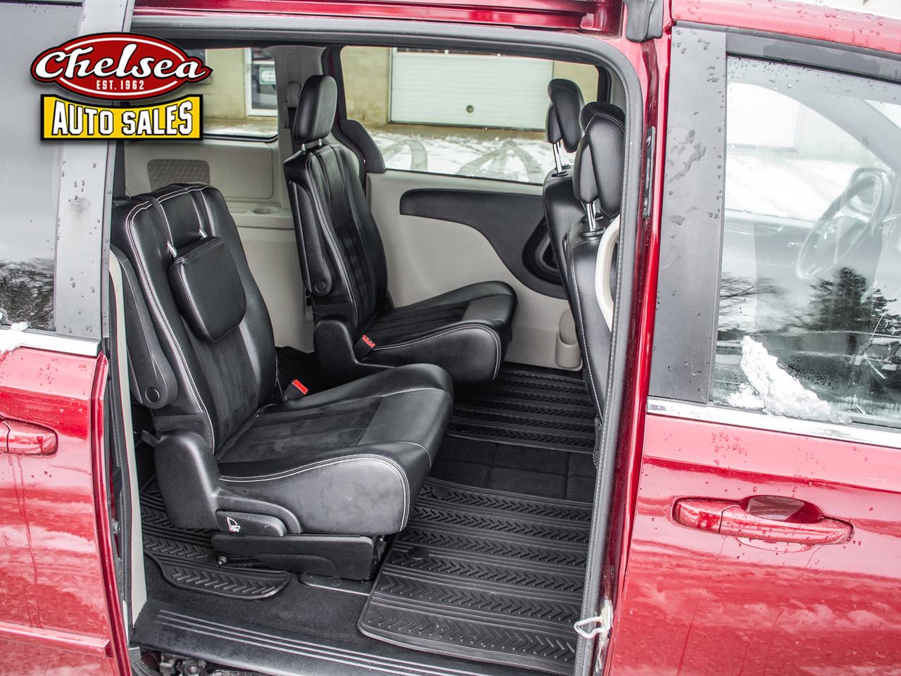 2016 Dodge Grand Caravan SXT Premium Plus Photo