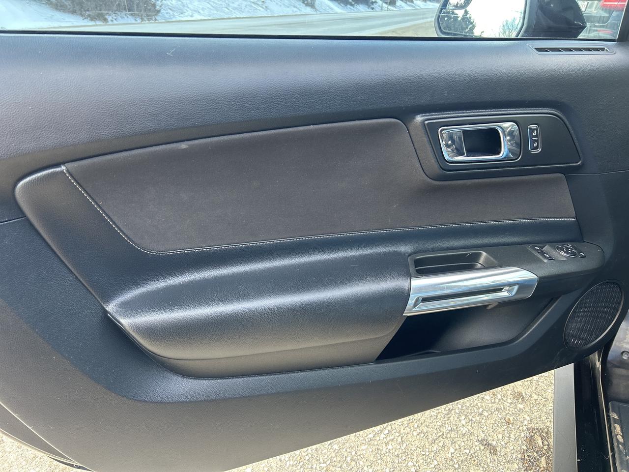 2017 Ford Mustang V6, Bluetooth, Back Up Cam, Manual Photo