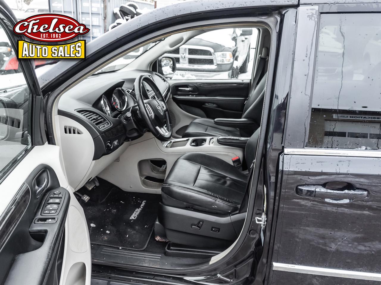 2016 Dodge Grand Caravan Crew Photo