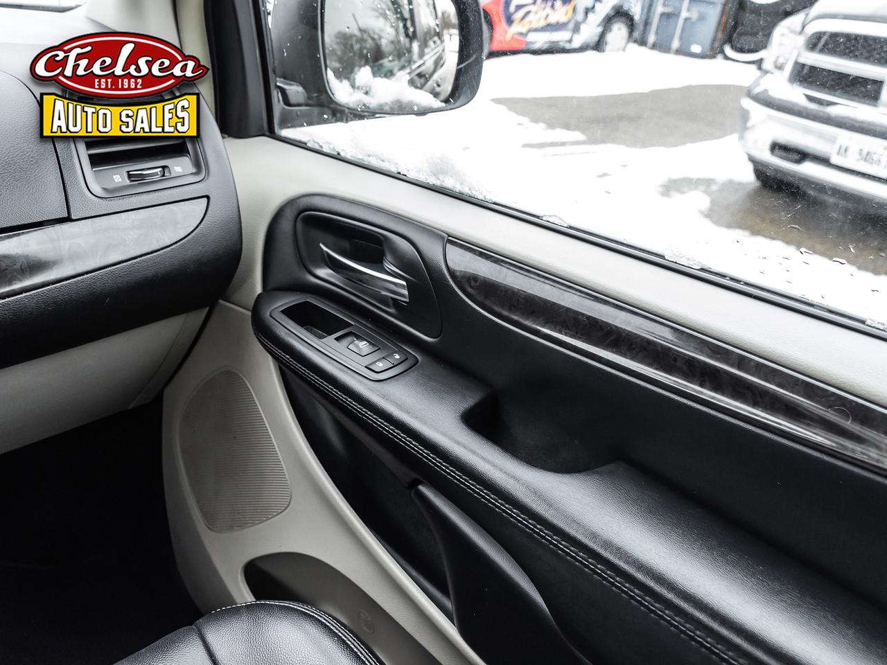 2016 Dodge Grand Caravan Crew Photo