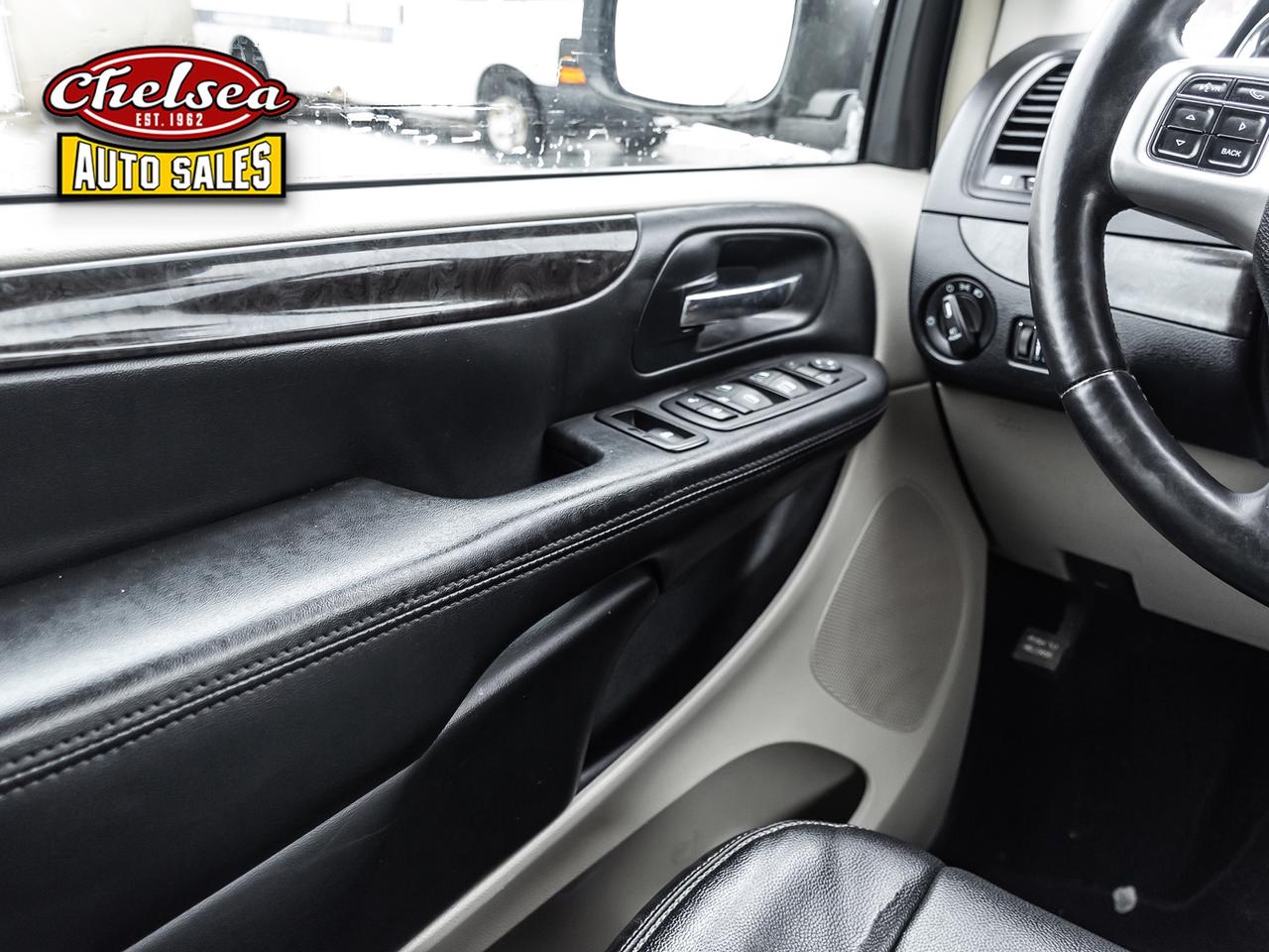 2016 Dodge Grand Caravan Crew Photo