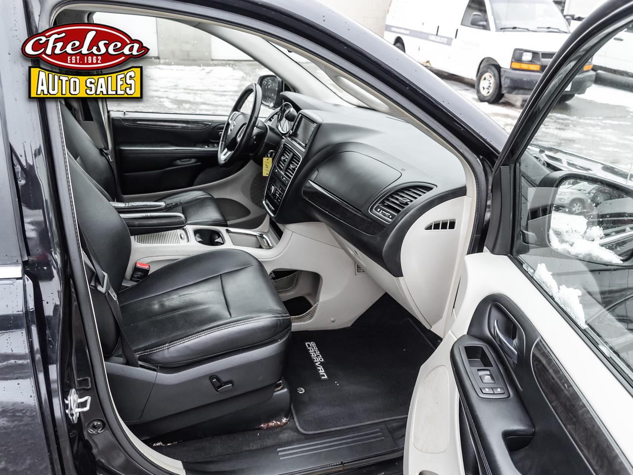 2016 Dodge Grand Caravan Crew Photo