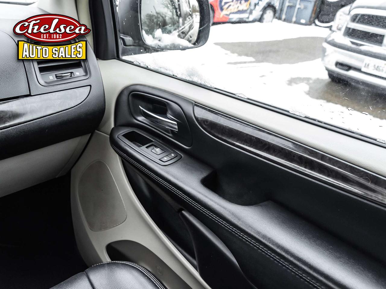 2016 Dodge Grand Caravan Crew Photo