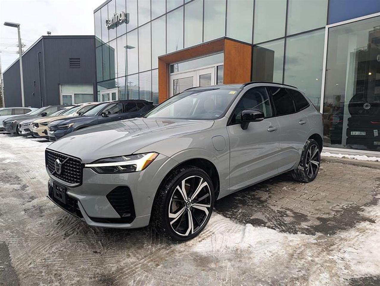 2024 Volvo XC60 Recharge T8 eAWD PHEV Ultimate Dark Theme Photo