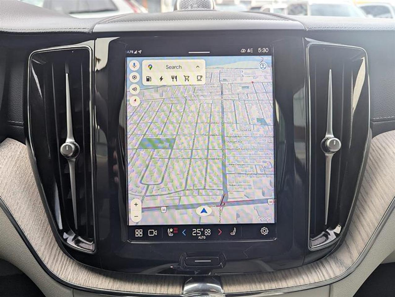 2024 Volvo XC60 Recharge T8 eAWD PHEV Ultimate Dark Theme Photo