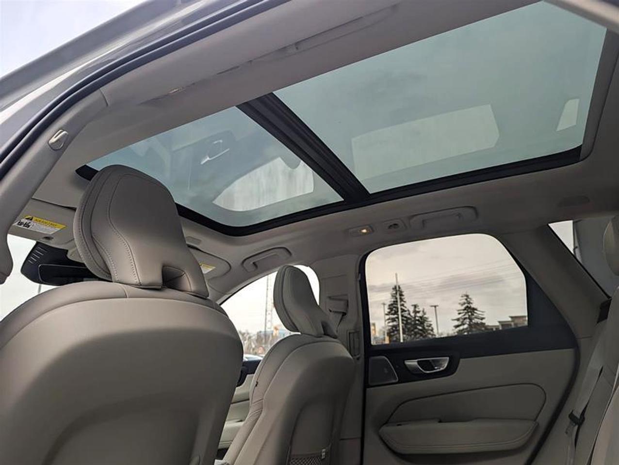 2024 Volvo XC60 Recharge T8 eAWD PHEV Ultimate Dark Theme Photo