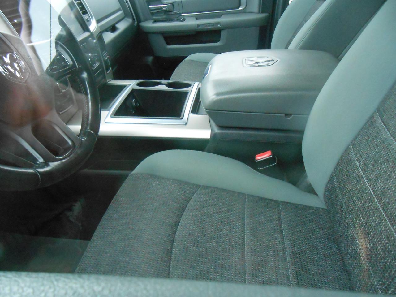 2014 RAM 1500 4WD Crew Cab 140.5  Big Horn ECO DIESEL Photo