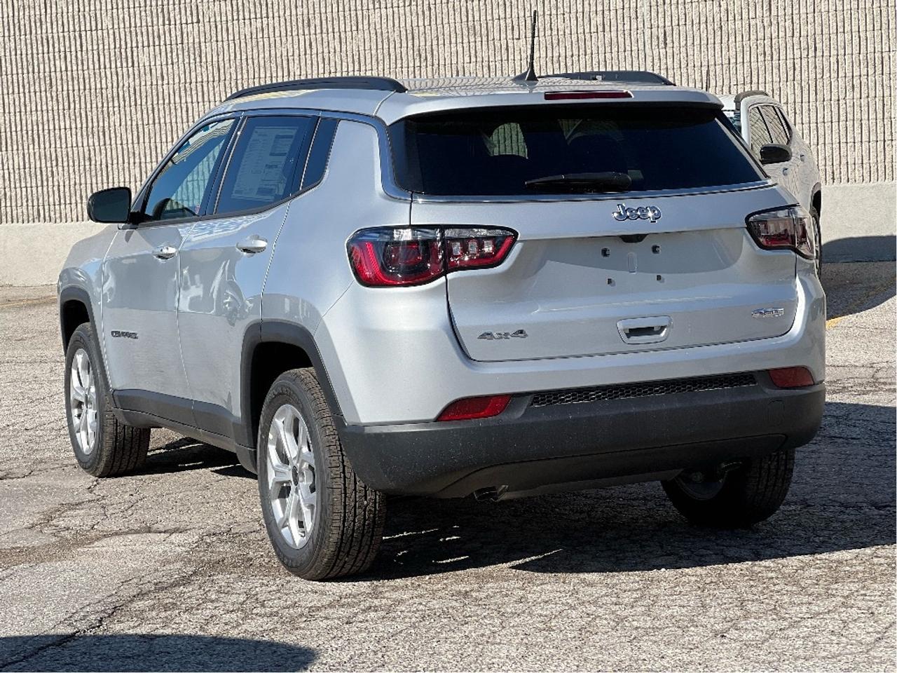 2025 Jeep Compass North 4x4 w/Convenience Group Photo3