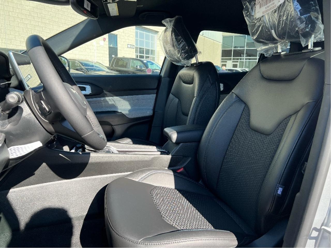 2025 Jeep Compass North 4x4 w/Convenience Group Photo