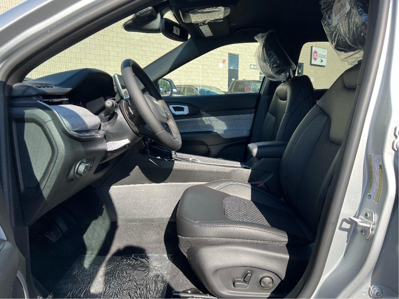 2025 Jeep Compass North 4x4 w/Convenience Group Photo