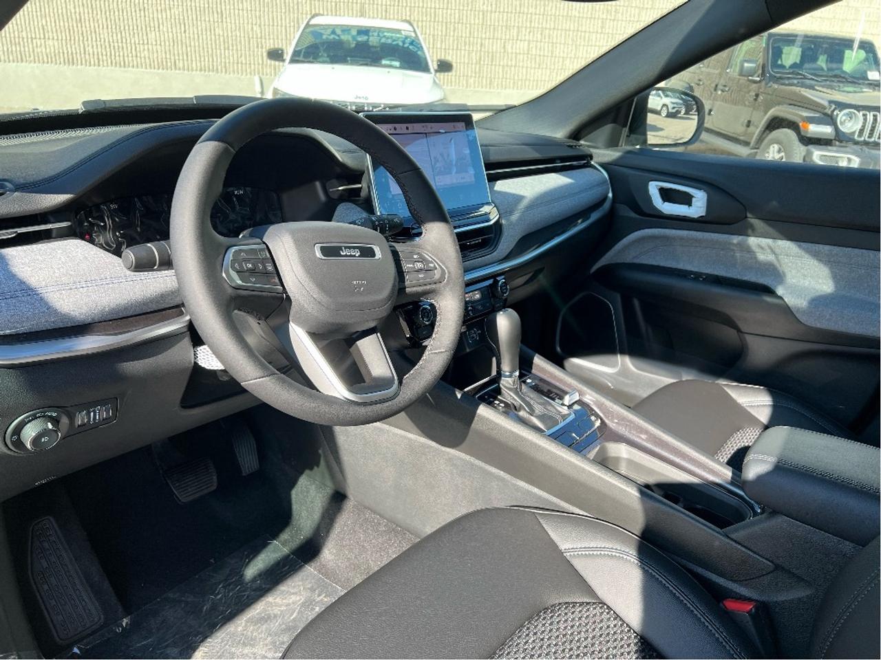 2025 Jeep Compass North 4x4 w/Convenience Group Photo