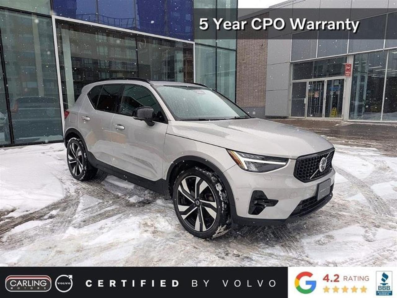 2023 Volvo XC40 B5 AWD Plus Dark Theme   Finance 84 months @ 3.49% Photo