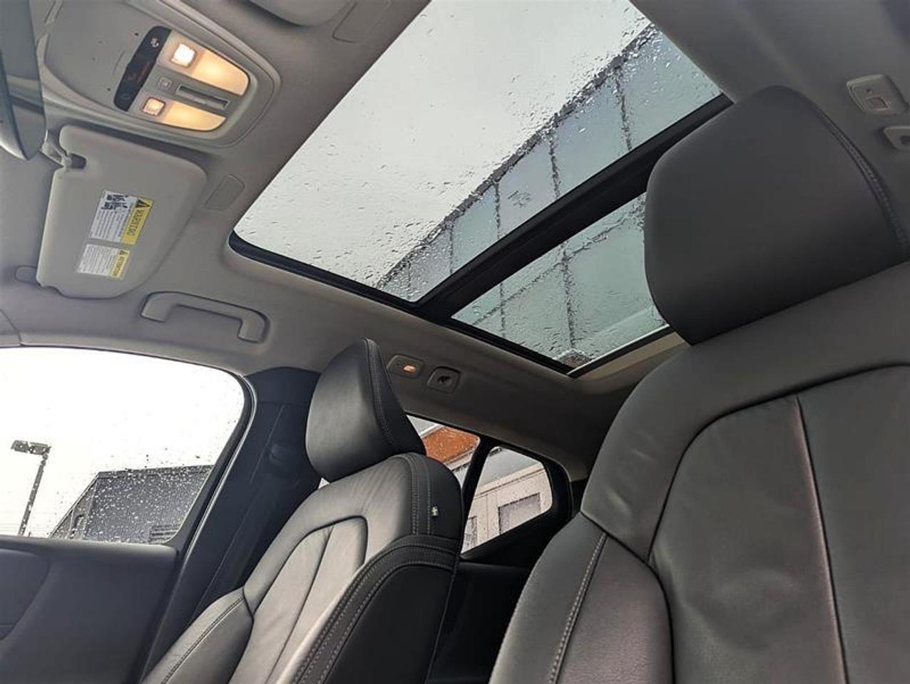 2023 Volvo XC40 B5 AWD Plus Dark Theme   Finance 84 months @ 3.49% Photo