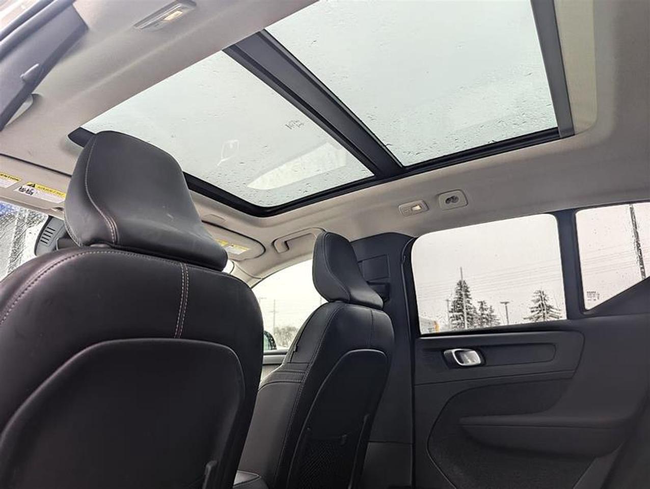 2023 Volvo XC40 B5 AWD Plus Dark Theme   Finance 84 months @ 3.49% Photo