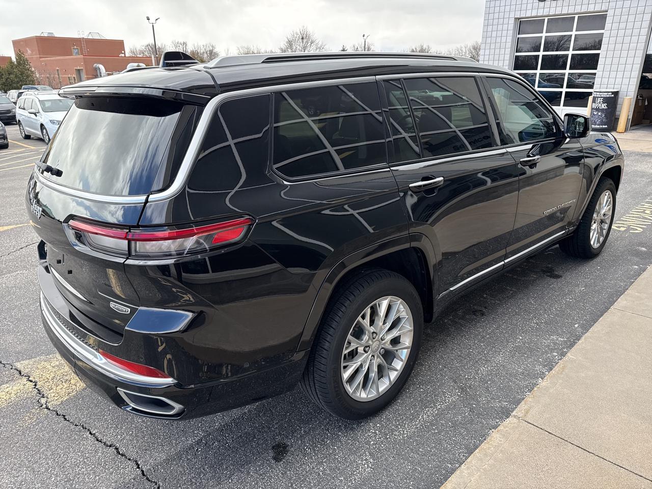 2021 Jeep Grand Cherokee L Summit Photo