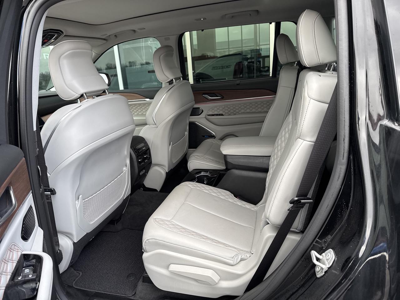 2021 Jeep Grand Cherokee L Summit Photo