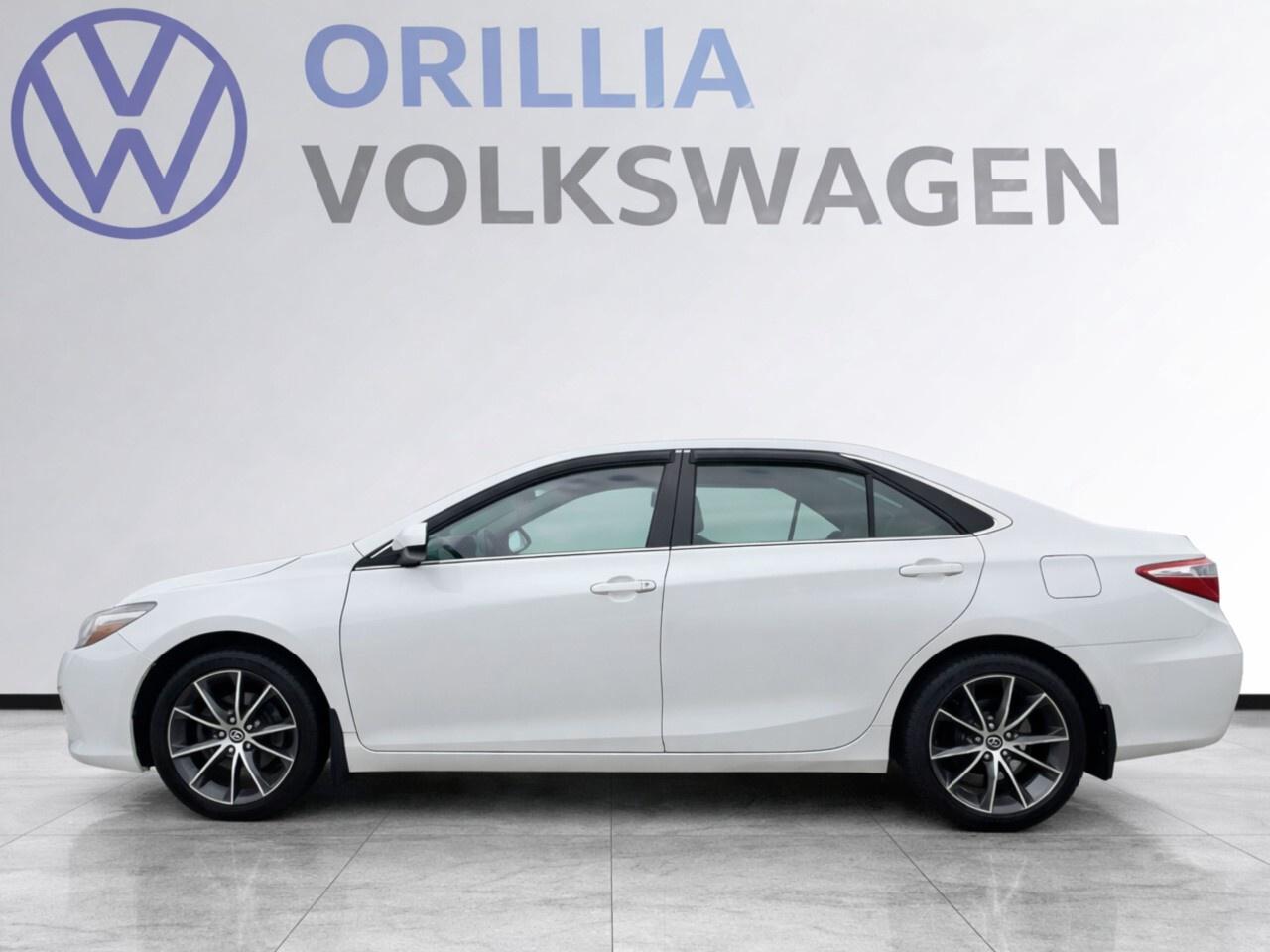 2017 Toyota Camry SE Photo