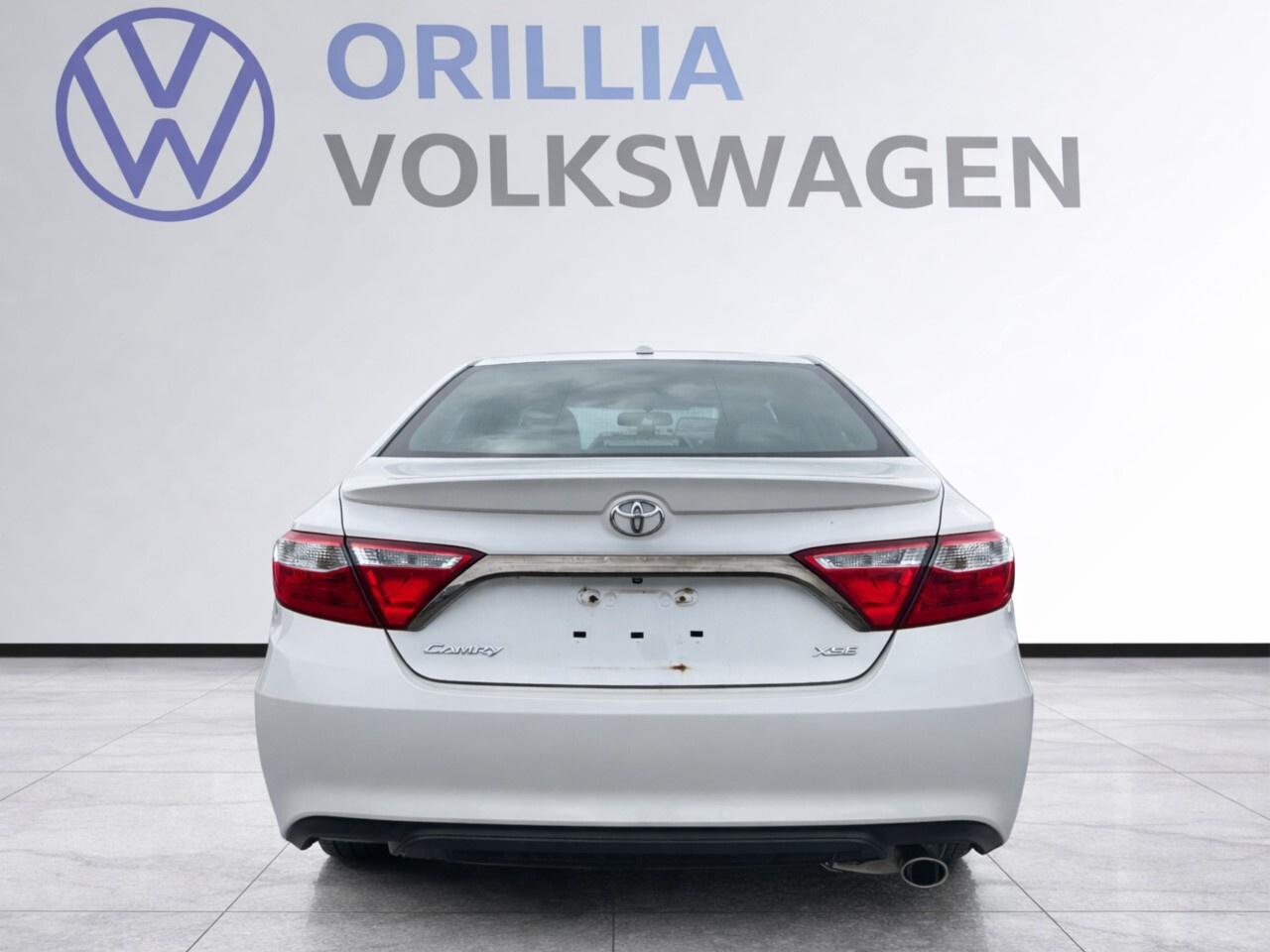 2017 Toyota Camry SE Photo