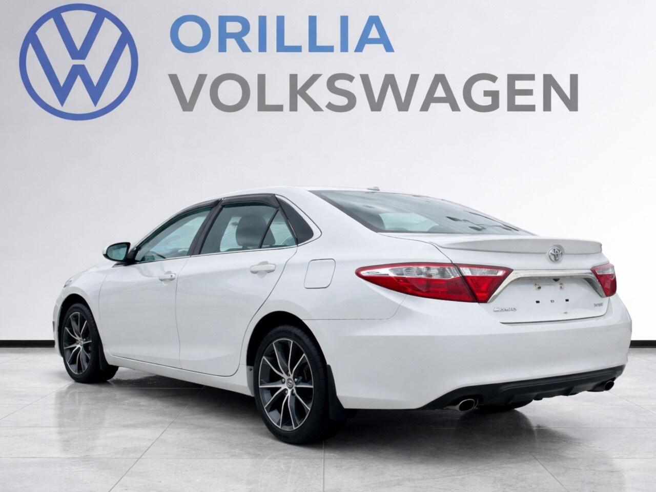 2017 Toyota Camry SE Photo