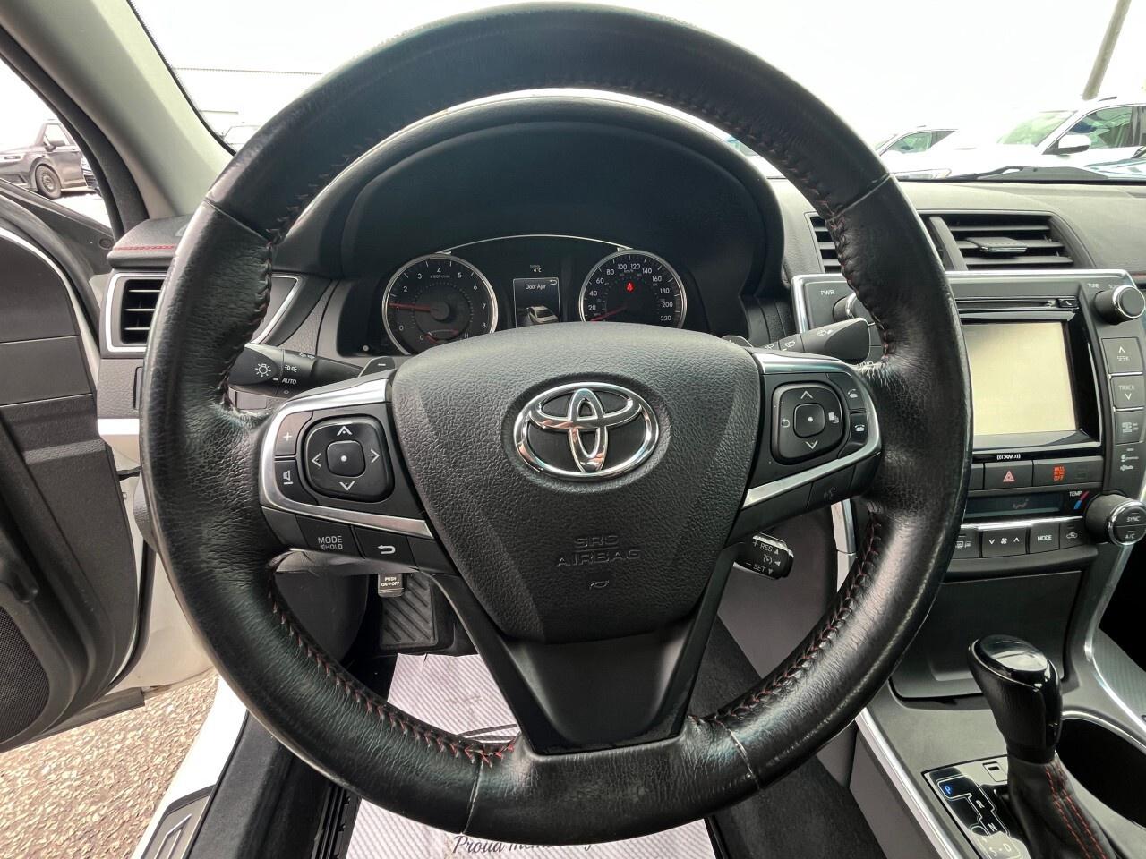 2017 Toyota Camry SE Photo