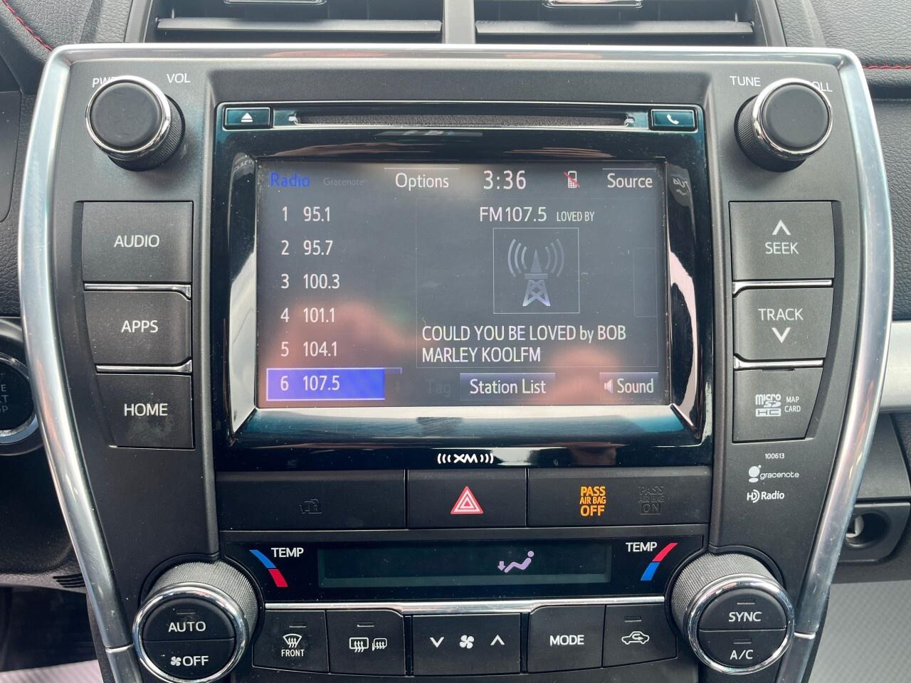 2017 Toyota Camry SE Photo